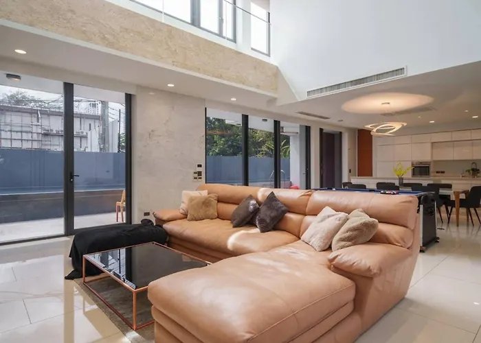 Premium 6br Ekkamai With Pool Theatre 曼谷
