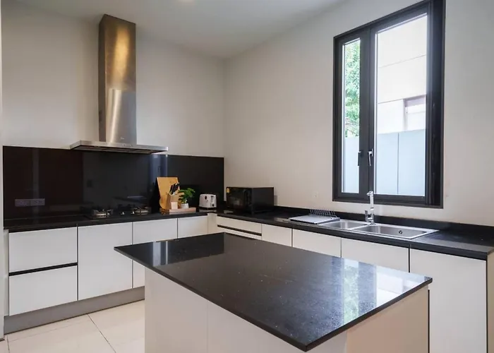 Premium 6br Ekkamai With Pool Theatre