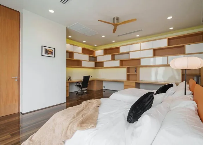 Premium 6br Ekkamai With Pool Theatre 曼谷